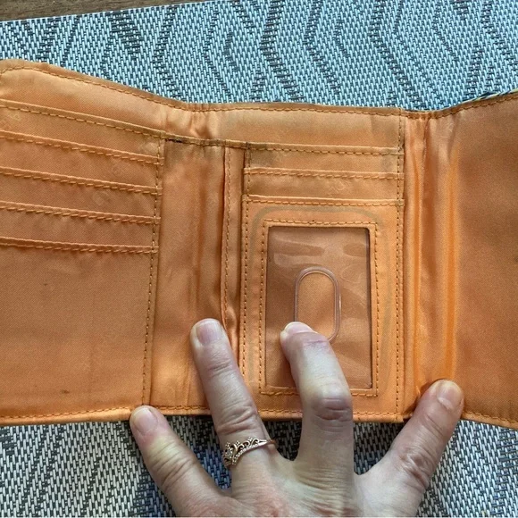 Vera Bradley Pink and Orange Quilted Wallet preowned - Picture 4 of 6